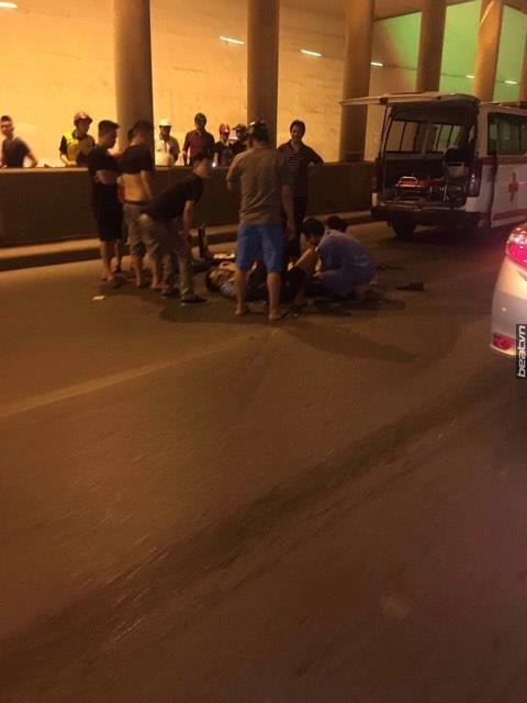 ha noi hai nam thanh nien lai xe exciter dam dai phan cach 1 nguoi bat tinh o ham kim lien