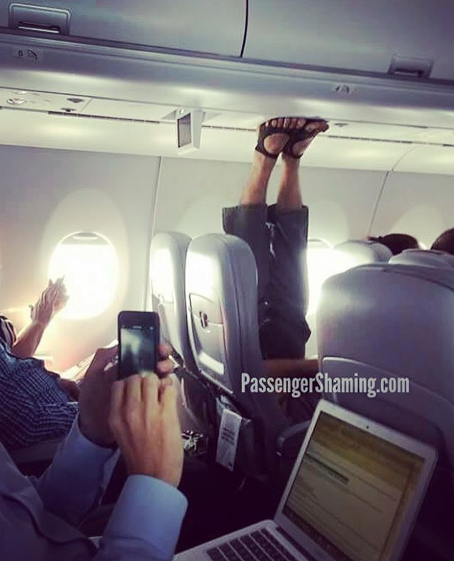 nhung tinh huong do khoc do cuoi tren cac chuyen bay