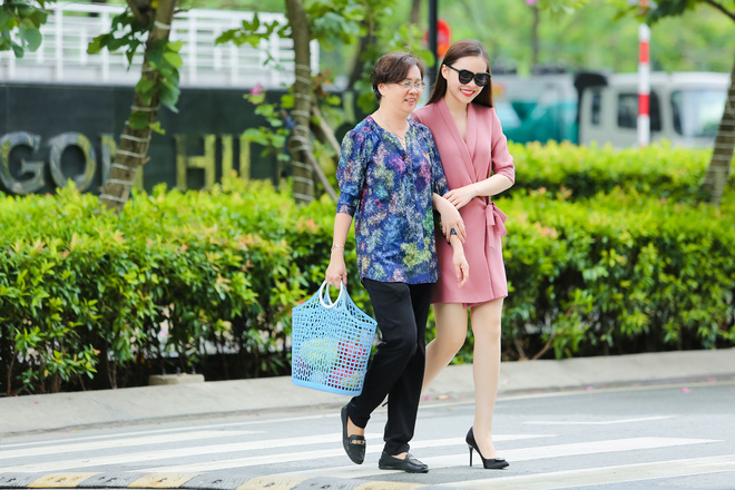 can canh ngoi nha sang trong giang hong ngoc tang bo me
