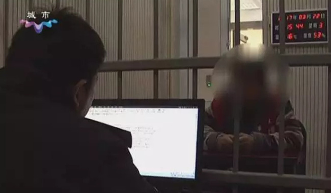 bi nguoi tinh tren mang lua mat 2 ty dong nguoi phu nu bang hoang phat hien thu pham chinh la con re