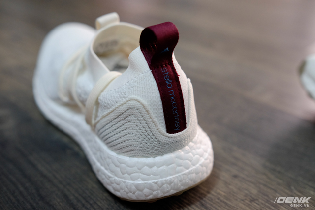 can canh doi giay lam tu rac thai dai duong cua adidas da co mat tai viet nam rat nhe de ngoai sieu ben