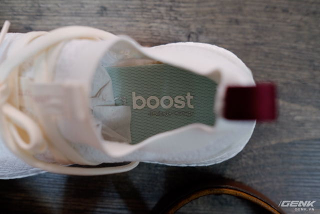 can canh doi giay lam tu rac thai dai duong cua adidas da co mat tai viet nam rat nhe de ngoai sieu ben