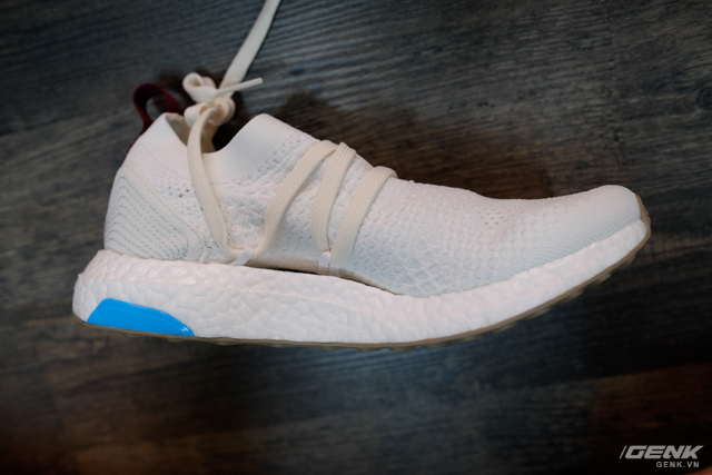 can canh doi giay lam tu rac thai dai duong cua adidas da co mat tai viet nam rat nhe de ngoai sieu ben