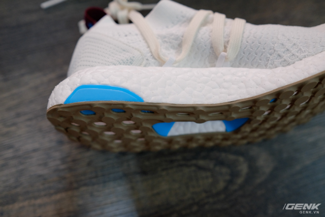 can canh doi giay lam tu rac thai dai duong cua adidas da co mat tai viet nam rat nhe de ngoai sieu ben