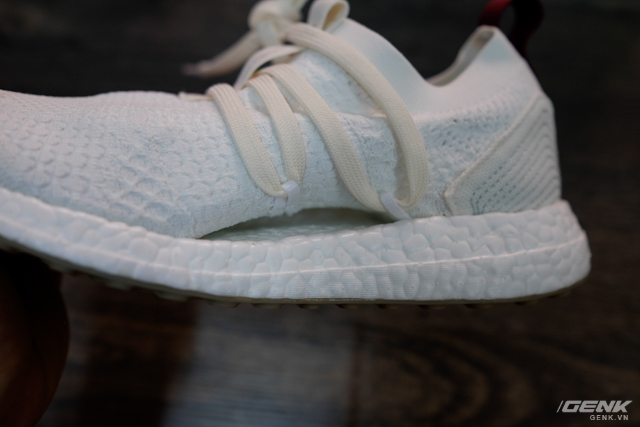 can canh doi giay lam tu rac thai dai duong cua adidas da co mat tai viet nam rat nhe de ngoai sieu ben