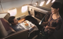 chum anh tan huong dich vu nhu khach san nam sao tren chuyen bay cua hang hang khong singapore airlines