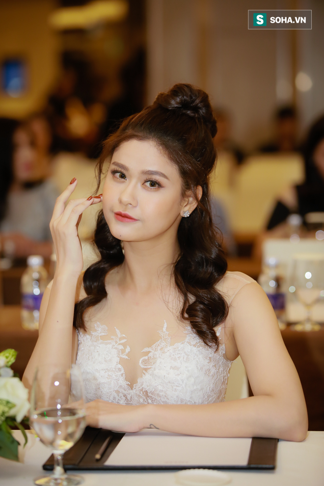 truong quynh anh khoe voc dang goi cam voi dam ren