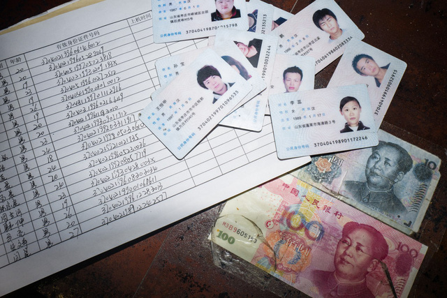 nhung tam anh lot ta ben trong quan net tai trung quoc noi hang nghin game thu quen di thuc tai de chim vao the gioi ao