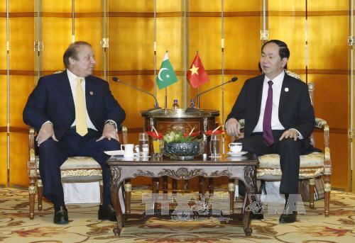 chu tich nuoc tham du dien dan vanh dai va con duong va gap go lanh dao cac nuoc