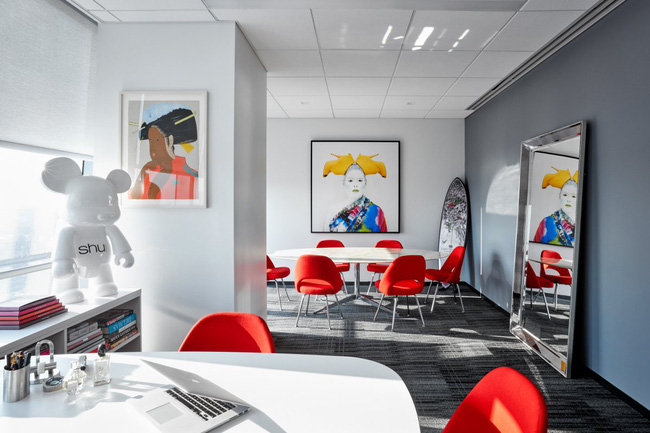 thu hai chang nang ne voi van phong lam viec dep nhu mo cua cong ty my pham lon nhat the gioi