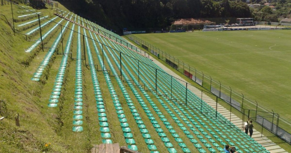 10 san van dong bong da nghiep du ban phai ghe tham it nhat mot lan trong doi