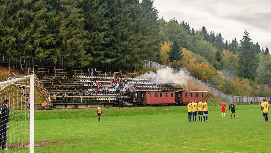 10 san van dong bong da nghiep du ban phai ghe tham it nhat mot lan trong doi