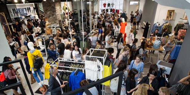 nhung bi mat den toi cua nganh thoi trang an lien