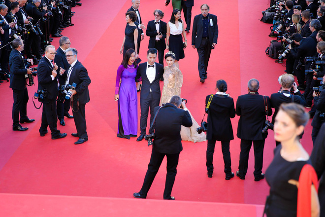 ngoc thanh tam mac goi cam do sac cung dan sao hollywood tai cannes 2017