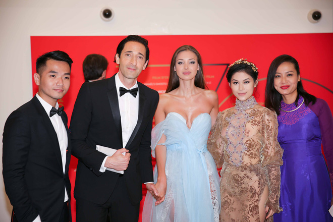 ngoc thanh tam mac goi cam do sac cung dan sao hollywood tai cannes 2017