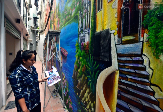 ngam buc tranh tuong 3d phong canh goc pho venice day mau sac trong ngo nho ha noi