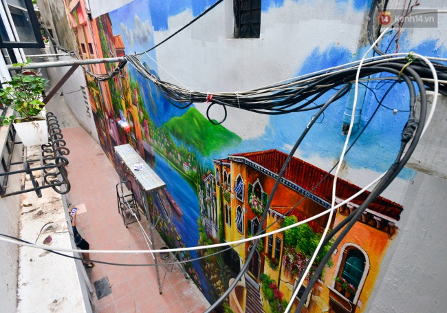 ngam buc tranh tuong 3d phong canh goc pho venice day mau sac trong ngo nho ha noi