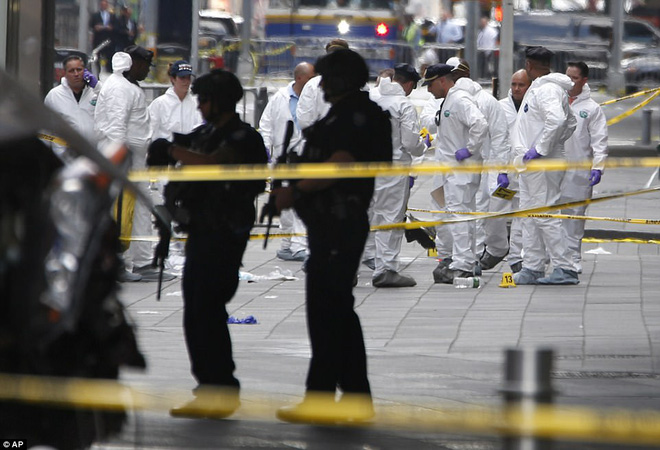 nan nhan nam la liet sau vu xe dien lao vao dam dong o quang truong thoi dai