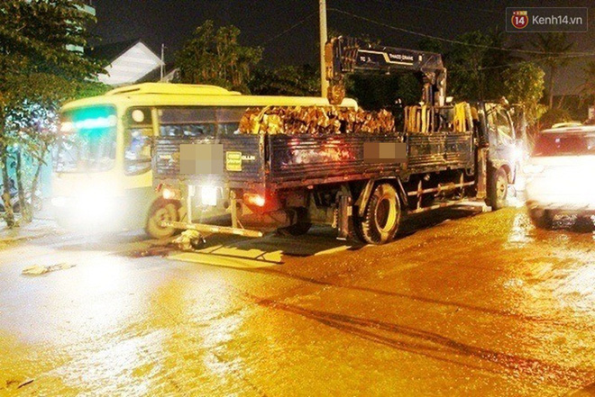 nam thanh nien tu te xuong duong bi xe tai can tu vong o sai gon