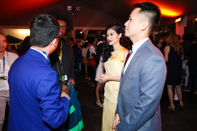 ngoc thanh tam gay chu y khi lam mc song ngu tai lhp phim cannes 2017