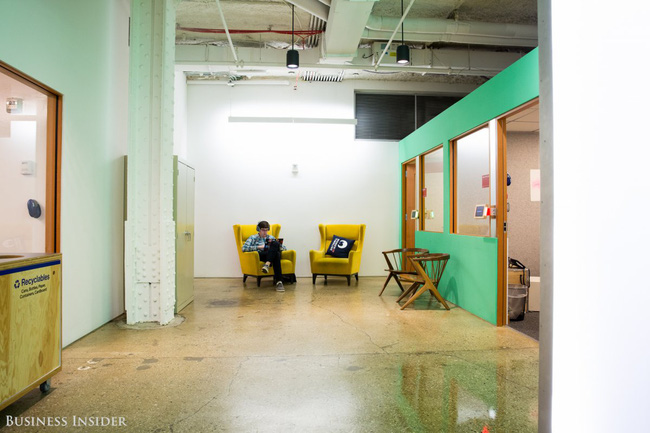 ben trong van phong lam viec dep nin tho cua facebook tai new york