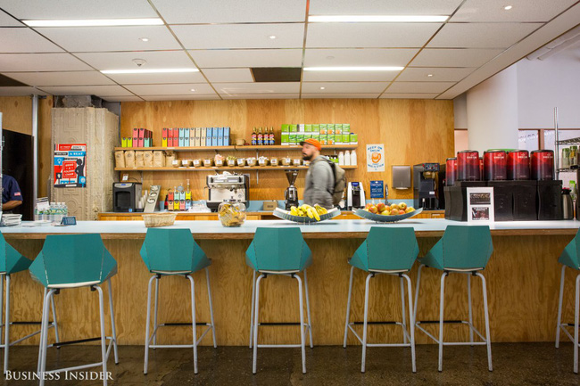 ben trong van phong lam viec dep nin tho cua facebook tai new york