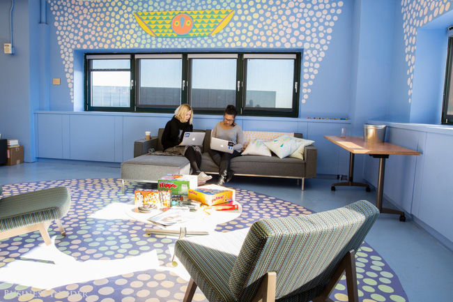 ben trong van phong lam viec dep nin tho cua facebook tai new york