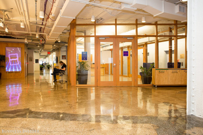 ben trong van phong lam viec dep nin tho cua facebook tai new york