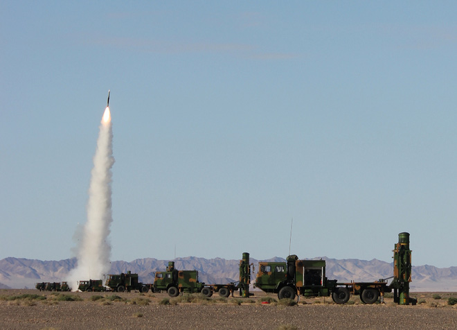 trung quoc khoe ten lua phong khong hq 16 hon ca buk cua nga bi chuyen gia boc me