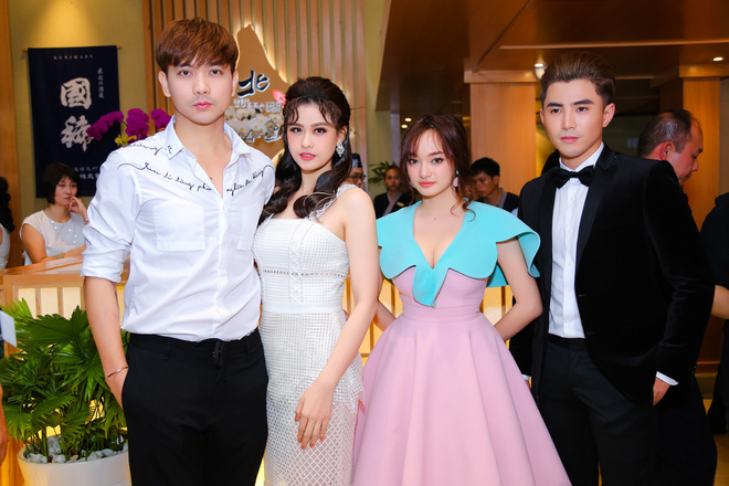 tim va truong quynh anh lien tuc the hien tinh cam truoc dam dong sau tin don ly hon