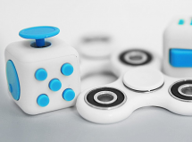 youtuber nay da dung fidget spinner de sang tac nhac techno tuy don gian nhung cuc bat tai va gay nghien 100