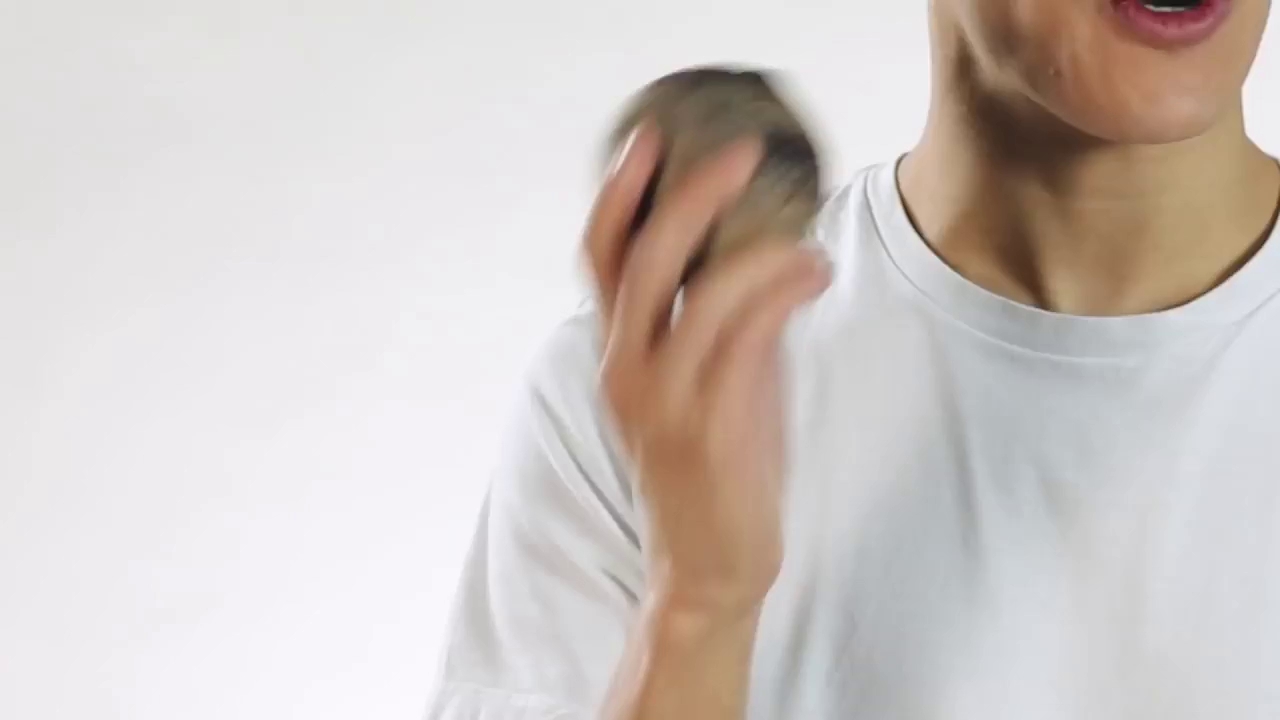 youtuber nay da dung fidget spinner de sang tac nhac techno tuy don gian nhung cuc bat tai va gay nghien 100