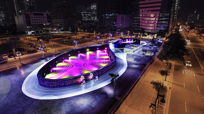 nike ra mat duong chay led dau tien tren the gioi cho phep nguoi tham gia tu chay dua voi chinh minh