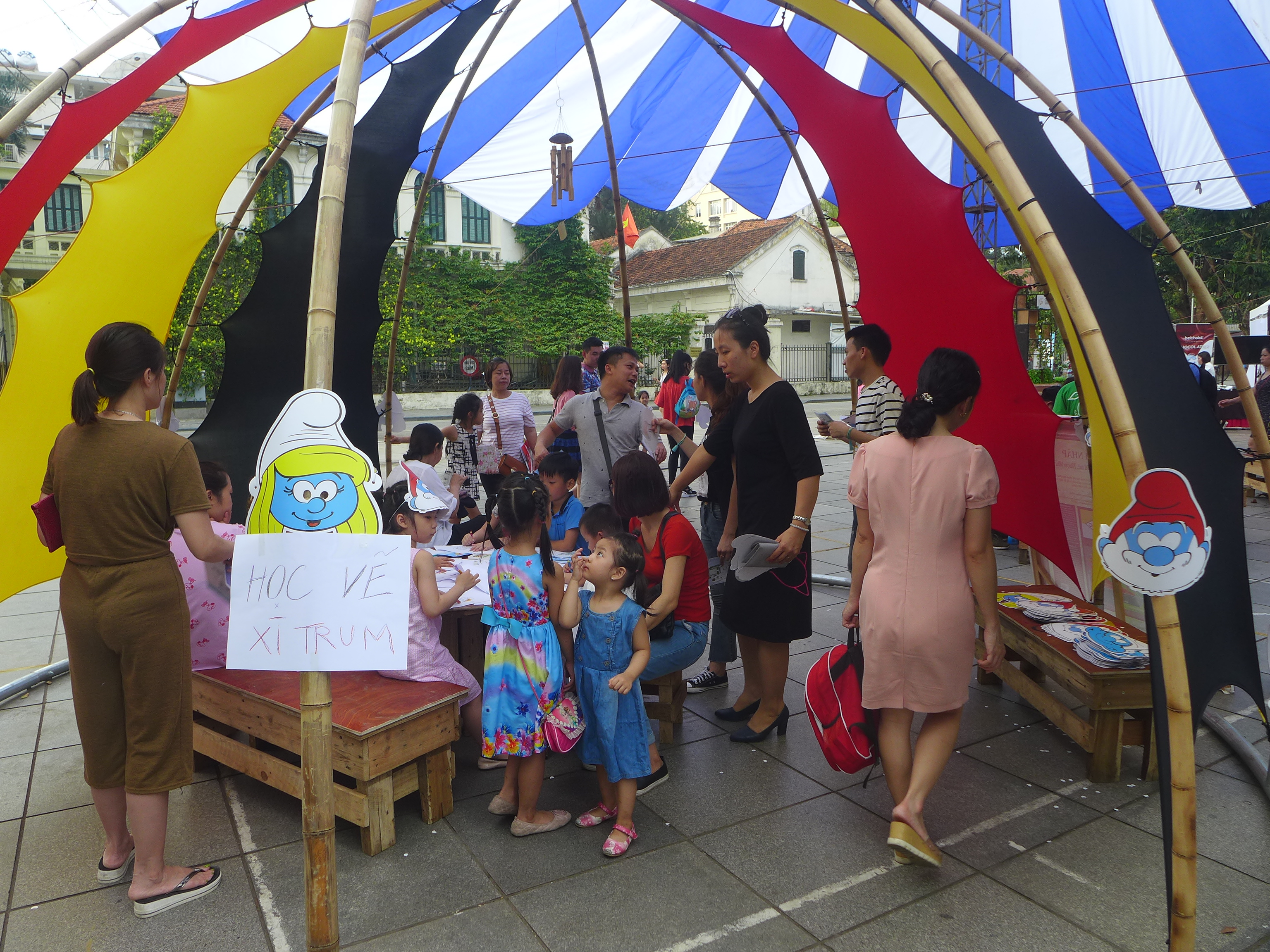 khai mac mot thoang nuoc bi tai pho di bo ho hoan kiem