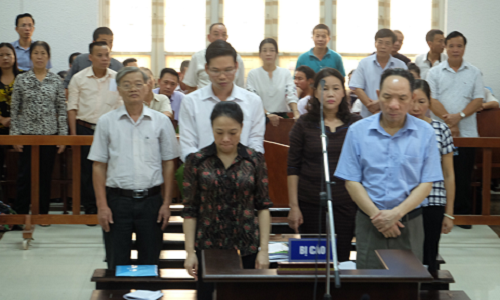 nguyen pho giam doc so nnptnt ha noi bi tuyen phat 12 nam tu