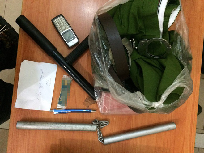 nam thanh nien 10x cam dau bang trom chuyen nghiep o sai gon