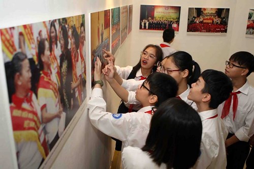 chan thuc trien lam anh 70 nam thi dua yeu nuoc giua long thu do