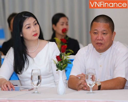 sep lon va nguoi nha lien tuc thoai gom co phieu chuyen ke tung nguoi hung thoi chung khoan giam gia
