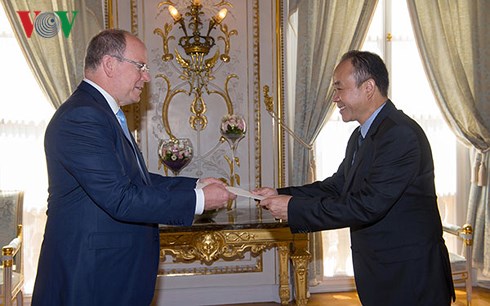 dai su viet nam tai phap trinh thu uy nhiem len hoang than monaco