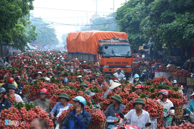 hang nghin xe cho vai lam un tac quoc lo