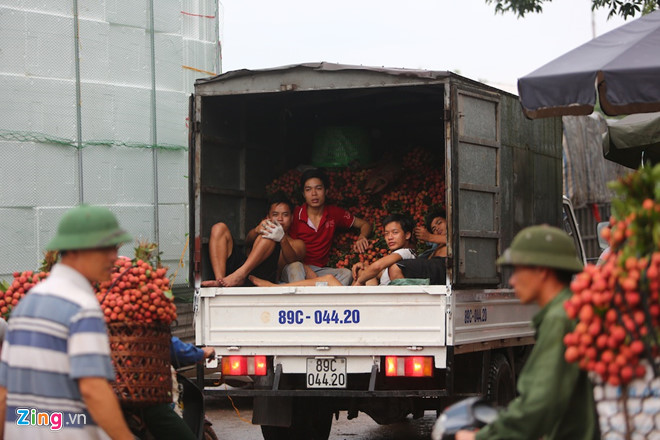 hang nghin xe cho vai lam un tac quoc lo
