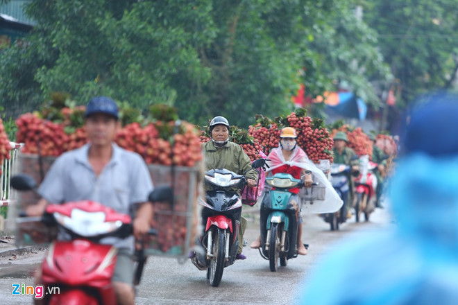 hang nghin xe cho vai lam un tac quoc lo