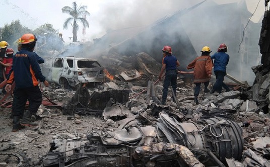 may bay indonesia roi trung khach san 113 nguoi chet