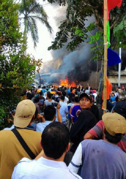 may bay indonesia roi trung khach san 113 nguoi chet