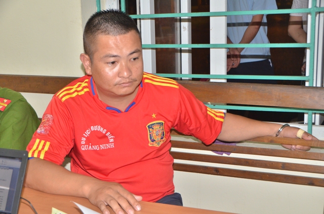 bat mot doi tuong van chuyen thue 16 cap chan tay gau dang phan huy