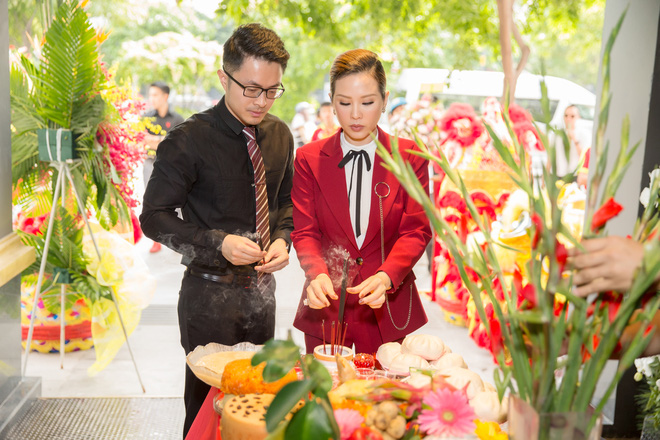 ba xa binh minh do sac cung hoa hau thu hoai
