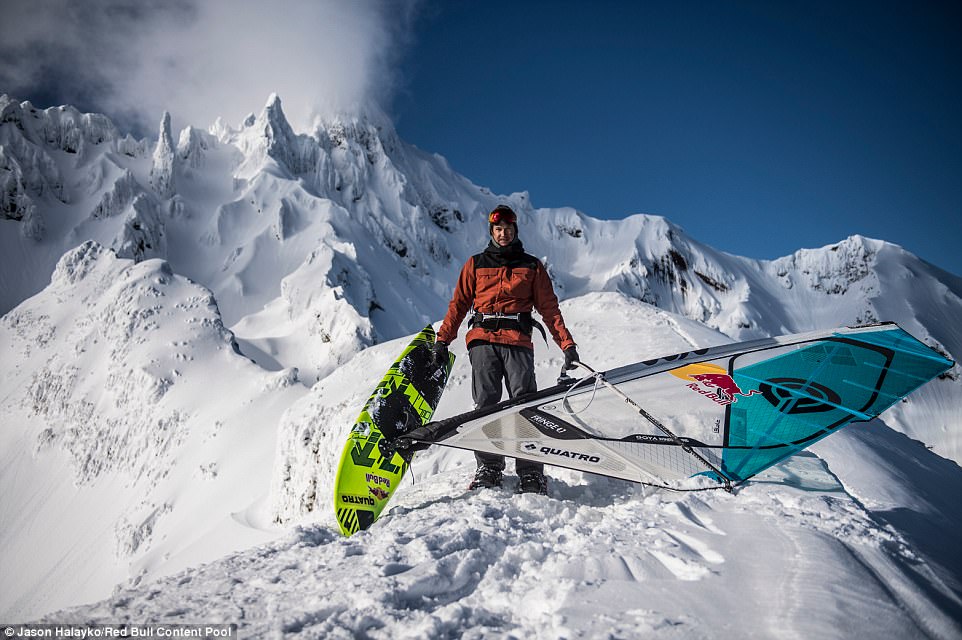 lieu linh luot van buom tren nui tuyet cao gan 1800m