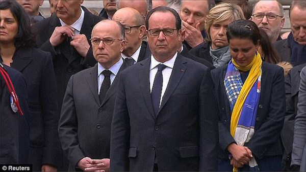 nghen ngao cau chuyen ban trai dong tinh ket hon voi di hai vien canh sat thiet mang trong khung bo phap