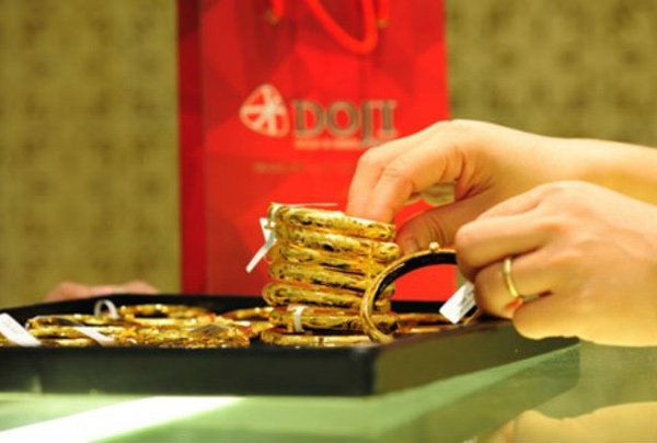 gia vang hom nay 36 ap luc giam gia bung no phien cuoi tuan