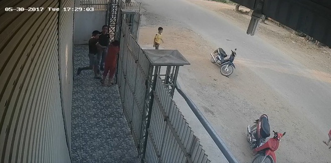 nghe an nghi tranh gianh khach 2 thanh nien xong vao danh mot phu nu tham tim khap nguoi